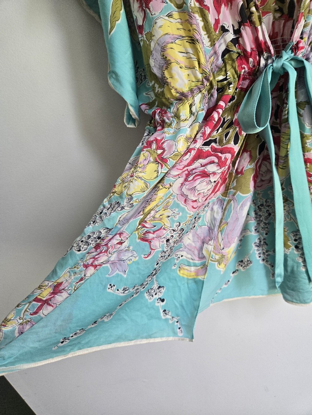 Vintage Kimono Floral Silky Tie-Front Top in Aqua - Picture 3 of 9